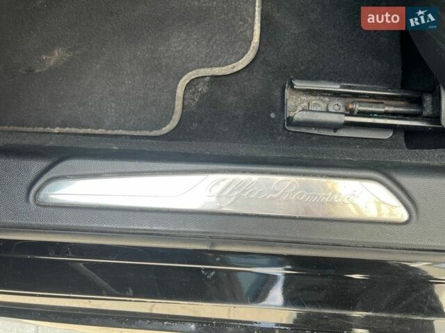 Чорний Альфа Ромео Джулія, об'ємом двигуна 2 л та пробігом 179 тис. км за 16800 $, фото 22 на Automoto.ua