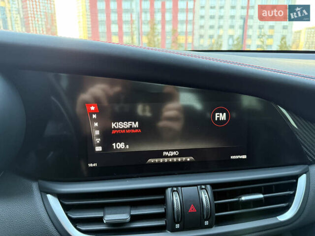 Чорний Альфа Ромео Джулія, об'ємом двигуна 2.89 л та пробігом 20 тис. км за 53000 $, фото 42 на Automoto.ua