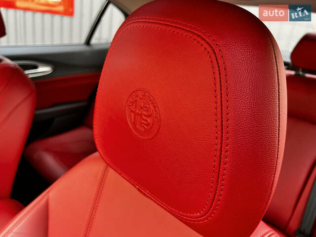 Черный Альфа Ромео Джулия, объемом двигателя 2 л и пробегом 29 тыс. км за 23600 $, фото 34 на Automoto.ua