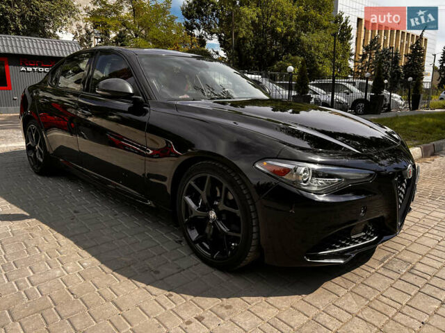 Черный Альфа Ромео Джулия, объемом двигателя 2 л и пробегом 29 тыс. км за 23999 $, фото 2 на Automoto.ua