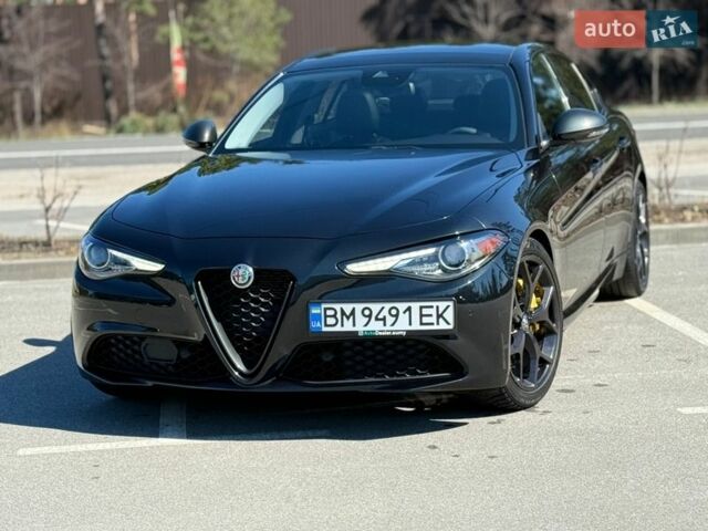 Чорний Альфа Ромео Джулія, об'ємом двигуна 2 л та пробігом 67 тис. км за 19990 $, фото 3 на Automoto.ua