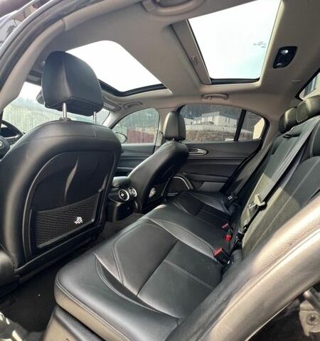 Чорний Альфа Ромео Джулія, об'ємом двигуна 2 л та пробігом 179 тис. км за 16800 $, фото 25 на Automoto.ua