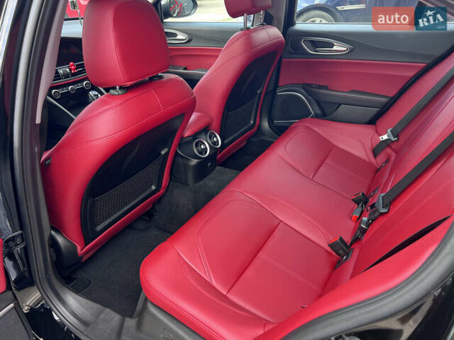 Черный Альфа Ромео Джулия, объемом двигателя 2 л и пробегом 29 тыс. км за 23999 $, фото 52 на Automoto.ua