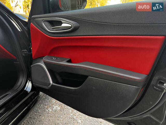 Черный Альфа Ромео Джулия, объемом двигателя 2 л и пробегом 29 тыс. км за 23600 $, фото 43 на Automoto.ua