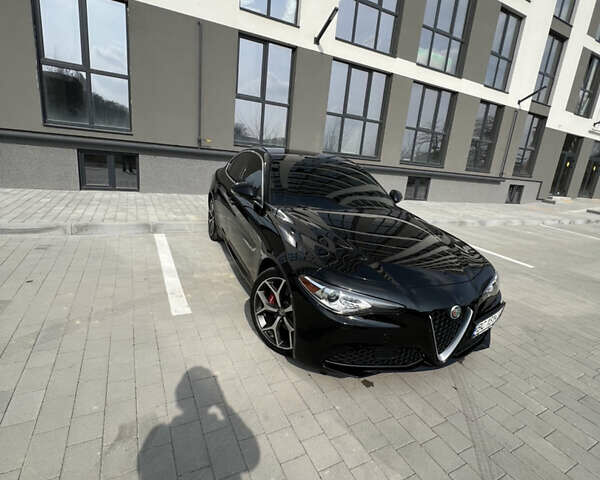 Чорний Альфа Ромео Джулія, об'ємом двигуна 2 л та пробігом 179 тис. км за 16800 $, фото 1 на Automoto.ua