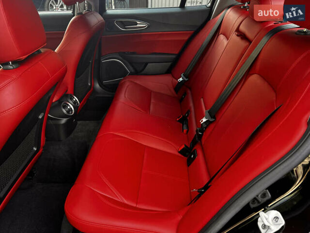 Черный Альфа Ромео Джулия, объемом двигателя 2 л и пробегом 29 тыс. км за 23999 $, фото 36 на Automoto.ua