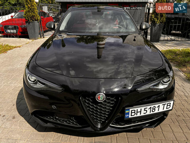 Черный Альфа Ромео Джулия, объемом двигателя 2 л и пробегом 29 тыс. км за 23999 $, фото 8 на Automoto.ua