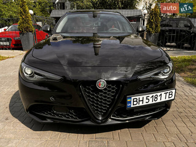 Черный Альфа Ромео Джулия, объемом двигателя 2 л и пробегом 29 тыс. км за 23600 $, фото 1 на Automoto.ua