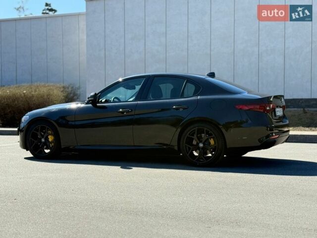 Чорний Альфа Ромео Джулія, об'ємом двигуна 2 л та пробігом 67 тис. км за 19990 $, фото 10 на Automoto.ua