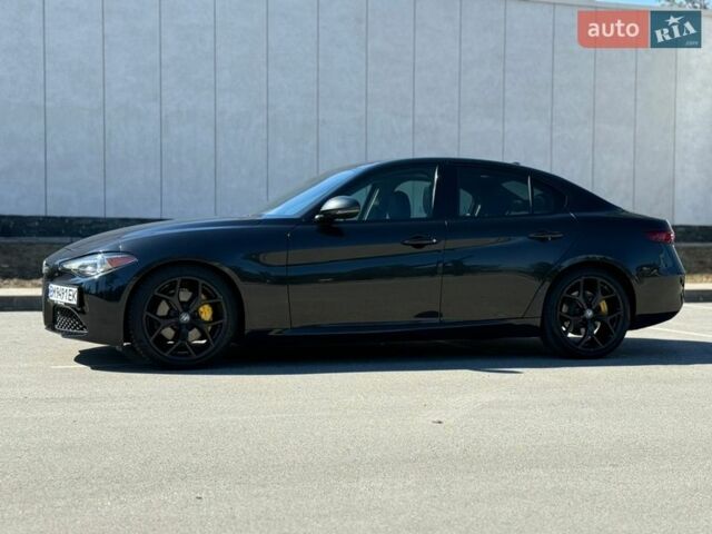 Чорний Альфа Ромео Джулія, об'ємом двигуна 2 л та пробігом 67 тис. км за 19990 $, фото 9 на Automoto.ua