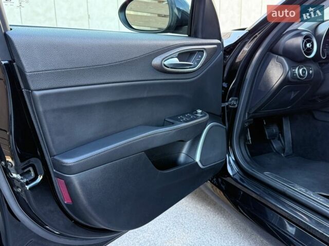Чорний Альфа Ромео Джулія, об'ємом двигуна 2 л та пробігом 67 тис. км за 19990 $, фото 34 на Automoto.ua