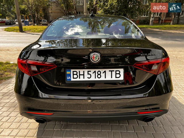 Черный Альфа Ромео Джулия, объемом двигателя 2 л и пробегом 29 тыс. км за 23999 $, фото 6 на Automoto.ua