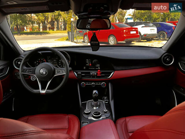 Черный Альфа Ромео Джулия, объемом двигателя 2 л и пробегом 29 тыс. км за 23999 $, фото 38 на Automoto.ua