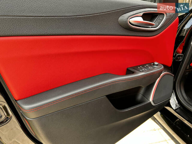 Черный Альфа Ромео Джулия, объемом двигателя 2 л и пробегом 29 тыс. км за 23999 $, фото 48 на Automoto.ua