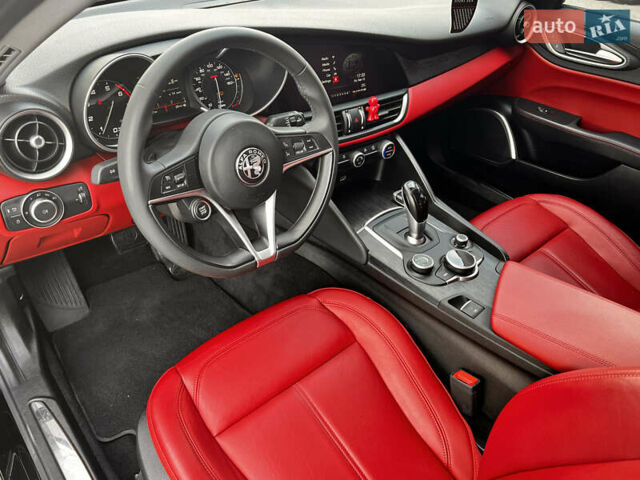 Черный Альфа Ромео Джулия, объемом двигателя 2 л и пробегом 29 тыс. км за 23600 $, фото 35 на Automoto.ua