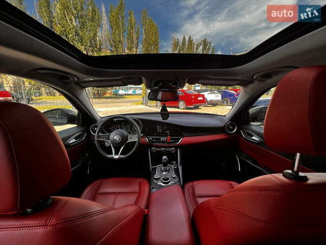 Черный Альфа Ромео Джулия, объемом двигателя 2 л и пробегом 29 тыс. км за 23600 $, фото 40 на Automoto.ua