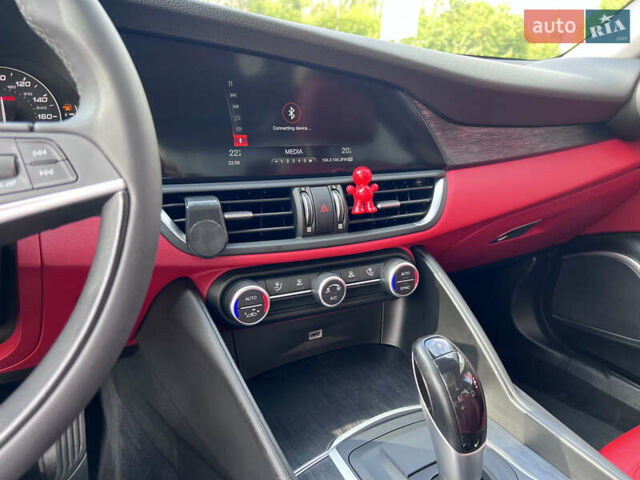 Черный Альфа Ромео Джулия, объемом двигателя 2 л и пробегом 29 тыс. км за 23999 $, фото 26 на Automoto.ua