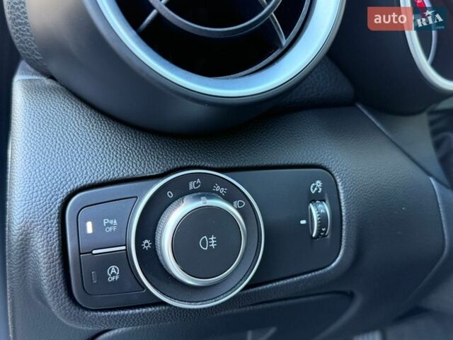 Чорний Альфа Ромео Джулія, об'ємом двигуна 2 л та пробігом 67 тис. км за 19990 $, фото 38 на Automoto.ua