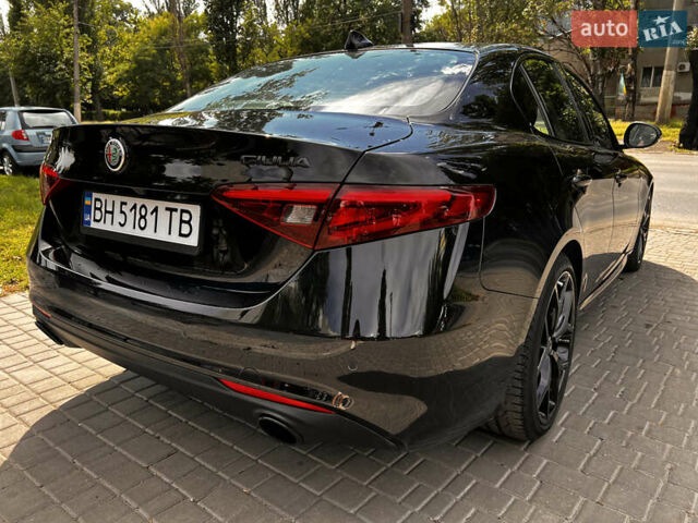 Черный Альфа Ромео Джулия, объемом двигателя 2 л и пробегом 29 тыс. км за 23999 $, фото 10 на Automoto.ua