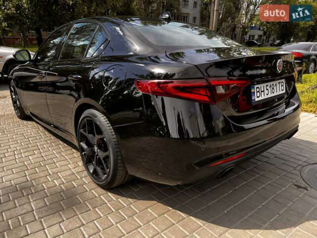 Черный Альфа Ромео Джулия, объемом двигателя 2 л и пробегом 29 тыс. км за 23999 $, фото 5 на Automoto.ua
