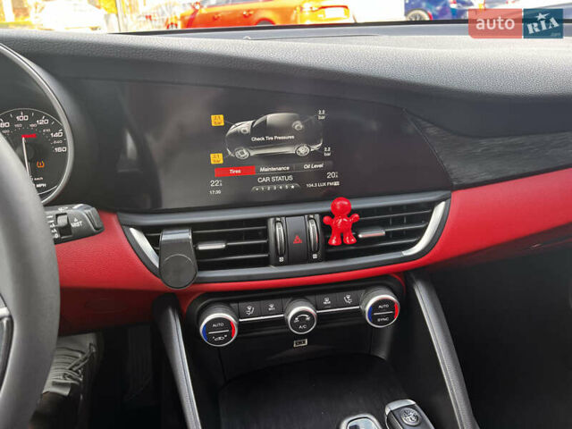 Черный Альфа Ромео Джулия, объемом двигателя 2 л и пробегом 29 тыс. км за 23600 $, фото 13 на Automoto.ua