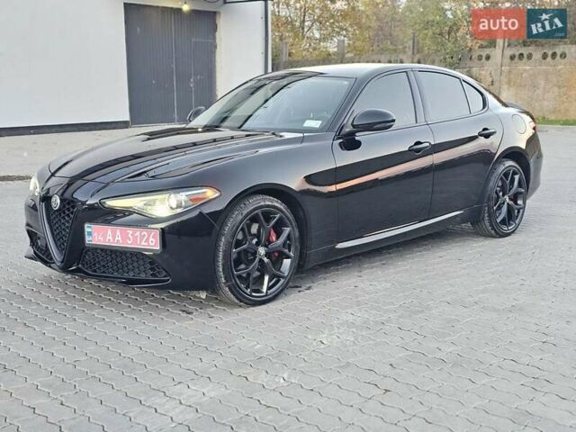Чорний Альфа Ромео Джулія, об'ємом двигуна 2 л та пробігом 92 тис. км за 24400 $, фото 12 на Automoto.ua