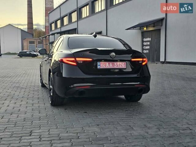 Чорний Альфа Ромео Джулія, об'ємом двигуна 2 л та пробігом 92 тис. км за 24400 $, фото 10 на Automoto.ua