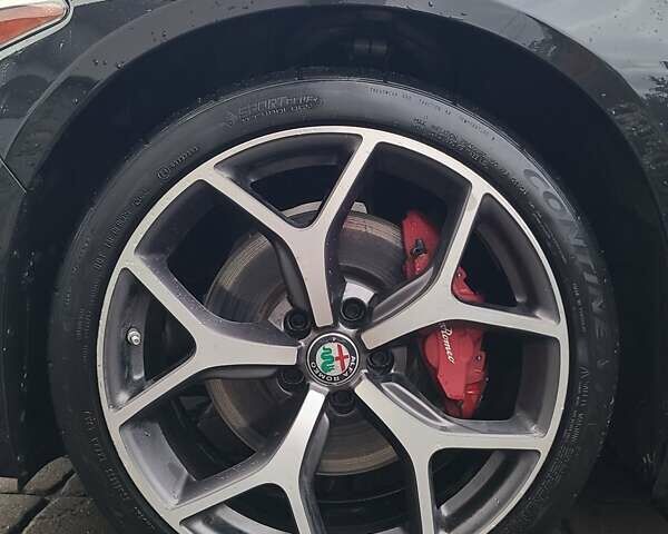 Чорний Альфа Ромео Джулія, об'ємом двигуна 2 л та пробігом 74 тис. км за 20900 $, фото 11 на Automoto.ua