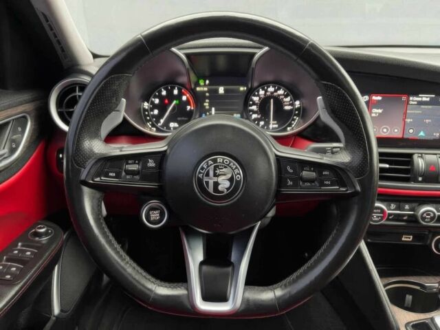 Черный Альфа Ромео Джулия, объемом двигателя 2 л и пробегом 33 тыс. км за 18000 $, фото 10 на Automoto.ua