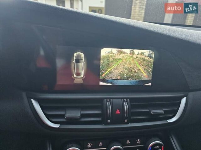 Чорний Альфа Ромео Джулія, об'ємом двигуна 2 л та пробігом 92 тис. км за 24400 $, фото 53 на Automoto.ua