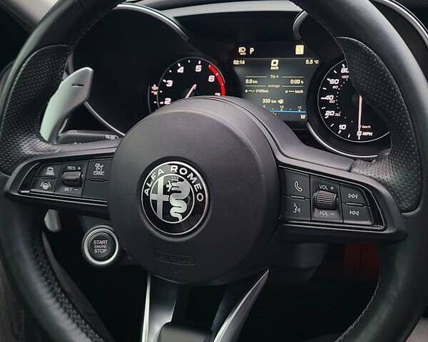 Чорний Альфа Ромео Джулія, об'ємом двигуна 2 л та пробігом 74 тис. км за 20900 $, фото 19 на Automoto.ua