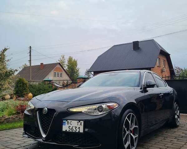 Чорний Альфа Ромео Джулія, об'ємом двигуна 2 л та пробігом 74 тис. км за 20900 $, фото 4 на Automoto.ua