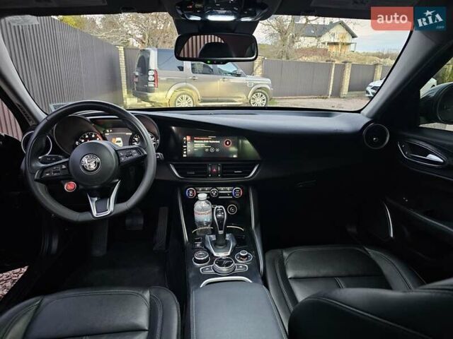 Чорний Альфа Ромео Джулія, об'ємом двигуна 2 л та пробігом 92 тис. км за 24400 $, фото 52 на Automoto.ua