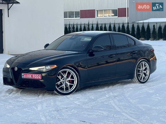 Чорний Альфа Ромео Джулія, об'ємом двигуна 2 л та пробігом 94 тис. км за 19999 $, фото 2 на Automoto.ua