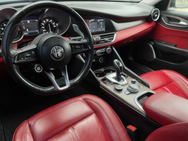 Черный Альфа Ромео Джулия, объемом двигателя 2 л и пробегом 33 тыс. км за 18000 $, фото 12 на Automoto.ua