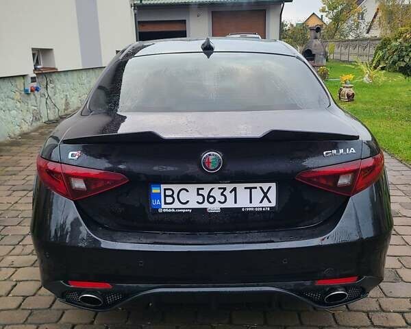 Чорний Альфа Ромео Джулія, об'ємом двигуна 2 л та пробігом 74 тис. км за 20900 $, фото 8 на Automoto.ua