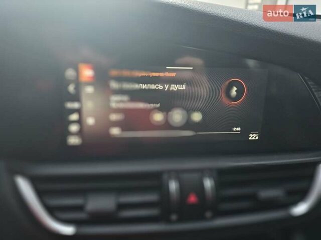 Черный Альфа Ромео Джулия, объемом двигателя 2 л и пробегом 92 тыс. км за 24400 $, фото 50 на Automoto.ua