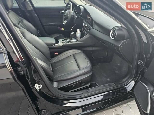 Черный Альфа Ромео Джулия, объемом двигателя 2 л и пробегом 92 тыс. км за 24400 $, фото 35 на Automoto.ua