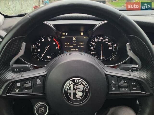 Чорний Альфа Ромео Джулія, об'ємом двигуна 2 л та пробігом 74 тис. км за 20900 $, фото 18 на Automoto.ua
