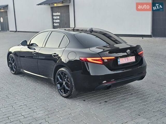 Чорний Альфа Ромео Джулія, об'ємом двигуна 2 л та пробігом 92 тис. км за 24400 $, фото 17 на Automoto.ua