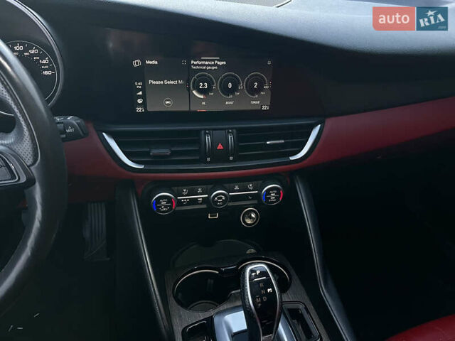 Чорний Альфа Ромео Джулія, об'ємом двигуна 2 л та пробігом 94 тис. км за 19999 $, фото 14 на Automoto.ua