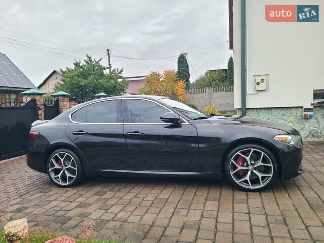 Чорний Альфа Ромео Джулія, об'ємом двигуна 2 л та пробігом 74 тис. км за 20900 $, фото 5 на Automoto.ua