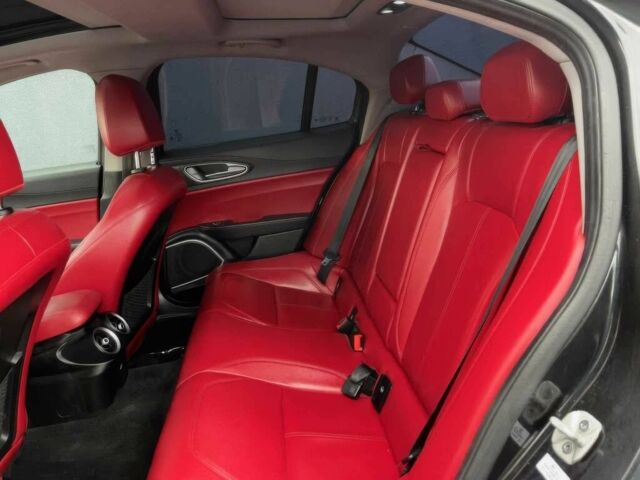 Черный Альфа Ромео Джулия, объемом двигателя 2 л и пробегом 33 тыс. км за 18000 $, фото 15 на Automoto.ua