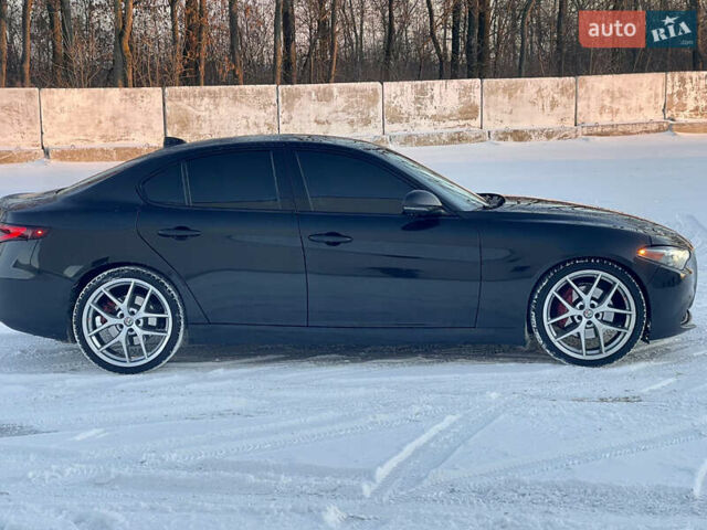 Чорний Альфа Ромео Джулія, об'ємом двигуна 2 л та пробігом 94 тис. км за 19999 $, фото 6 на Automoto.ua