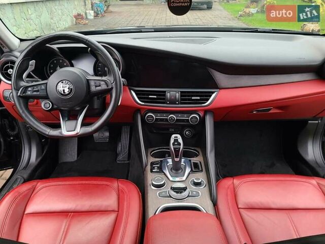 Чорний Альфа Ромео Джулія, об'ємом двигуна 2 л та пробігом 74 тис. км за 20900 $, фото 15 на Automoto.ua
