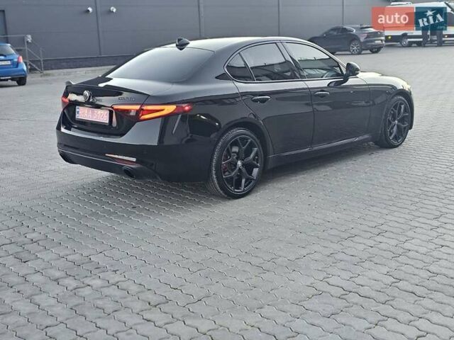 Черный Альфа Ромео Джулия, объемом двигателя 2 л и пробегом 92 тыс. км за 24400 $, фото 23 на Automoto.ua