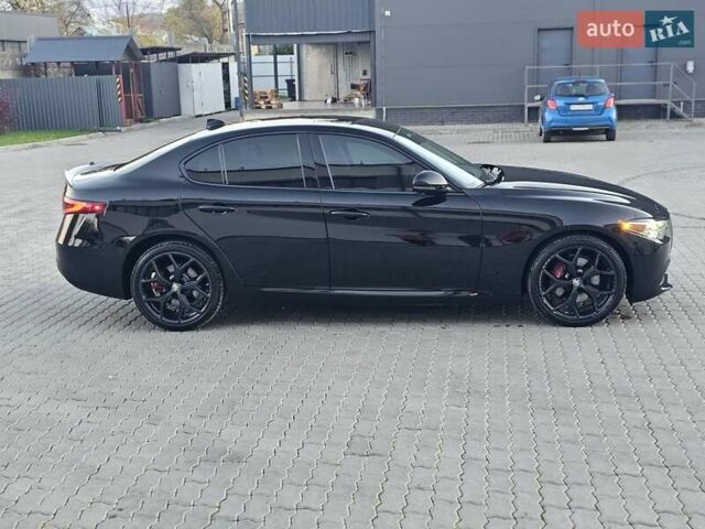 Черный Альфа Ромео Джулия, объемом двигателя 2 л и пробегом 92 тыс. км за 24400 $, фото 26 на Automoto.ua