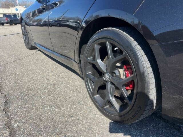 Черный Альфа Ромео Джулия, объемом двигателя 2 л и пробегом 19 тыс. км за 15000 $, фото 17 на Automoto.ua