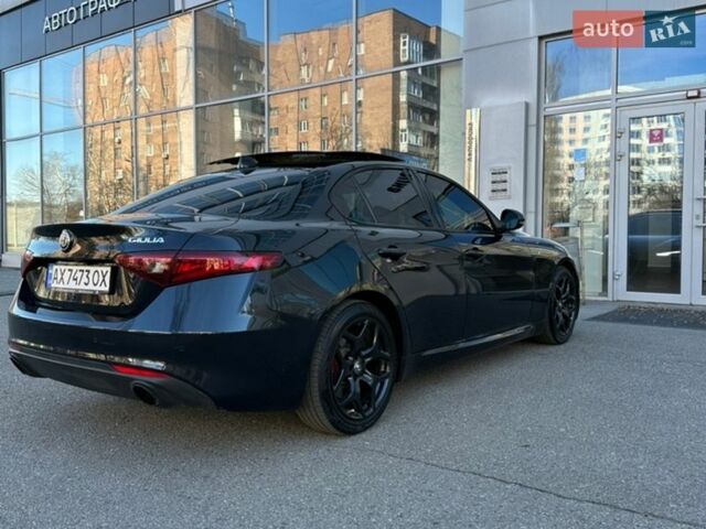 Черный Альфа Ромео Джулия, объемом двигателя 2 л и пробегом 100 тыс. км за 24999 $, фото 8 на Automoto.ua
