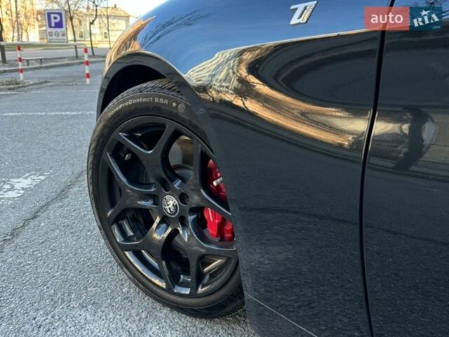 Черный Альфа Ромео Джулия, объемом двигателя 2 л и пробегом 100 тыс. км за 24999 $, фото 9 на Automoto.ua